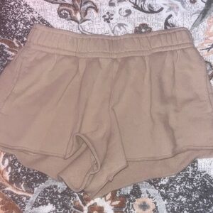 No Boundaries Women's Athletic Shorts - Tan